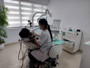 chirurgien dentiste Dr Kmar Trabelsi / prothèse et implant