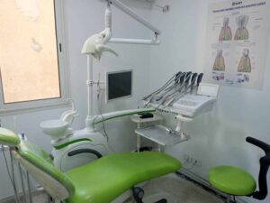 dr emna tounsi boufaden / soins et blanchiement des dents